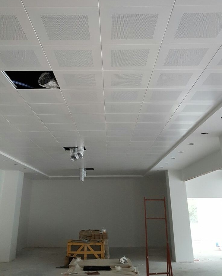 Montaje de techos desmontables Montaje de techos desmontables